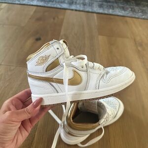 Little girls Nike Jordan shoes size 11.5 gold/white